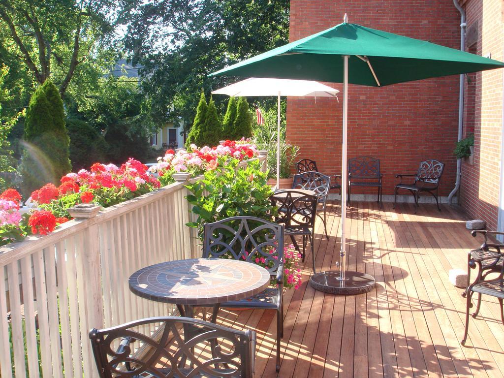 Belfry Inn And Bistro Sandwich Exteriör bild